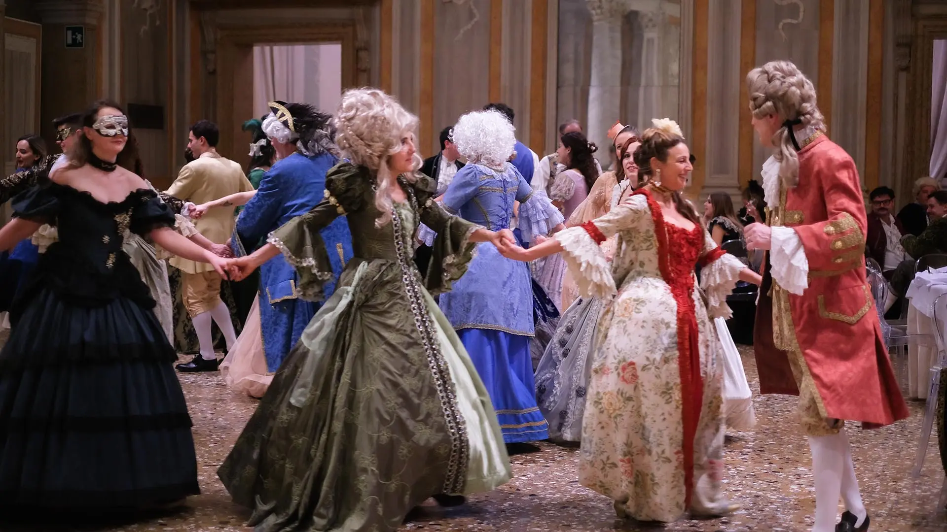 I balli d'epoca nel salone del Ridotto