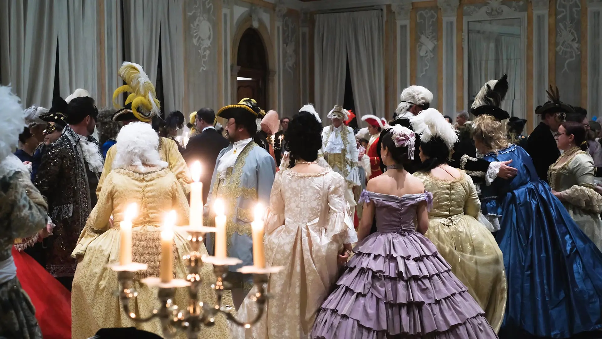 Danzas del siglo XIX a la luz de las velas
